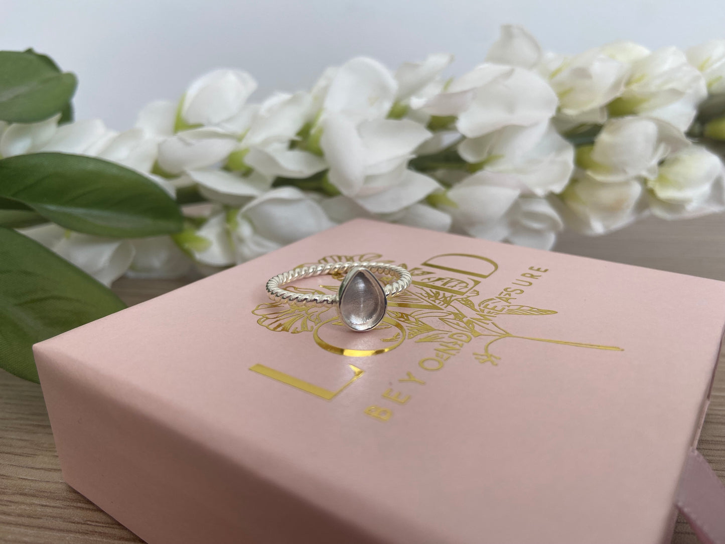 Twisted Pear Keepsake Ring