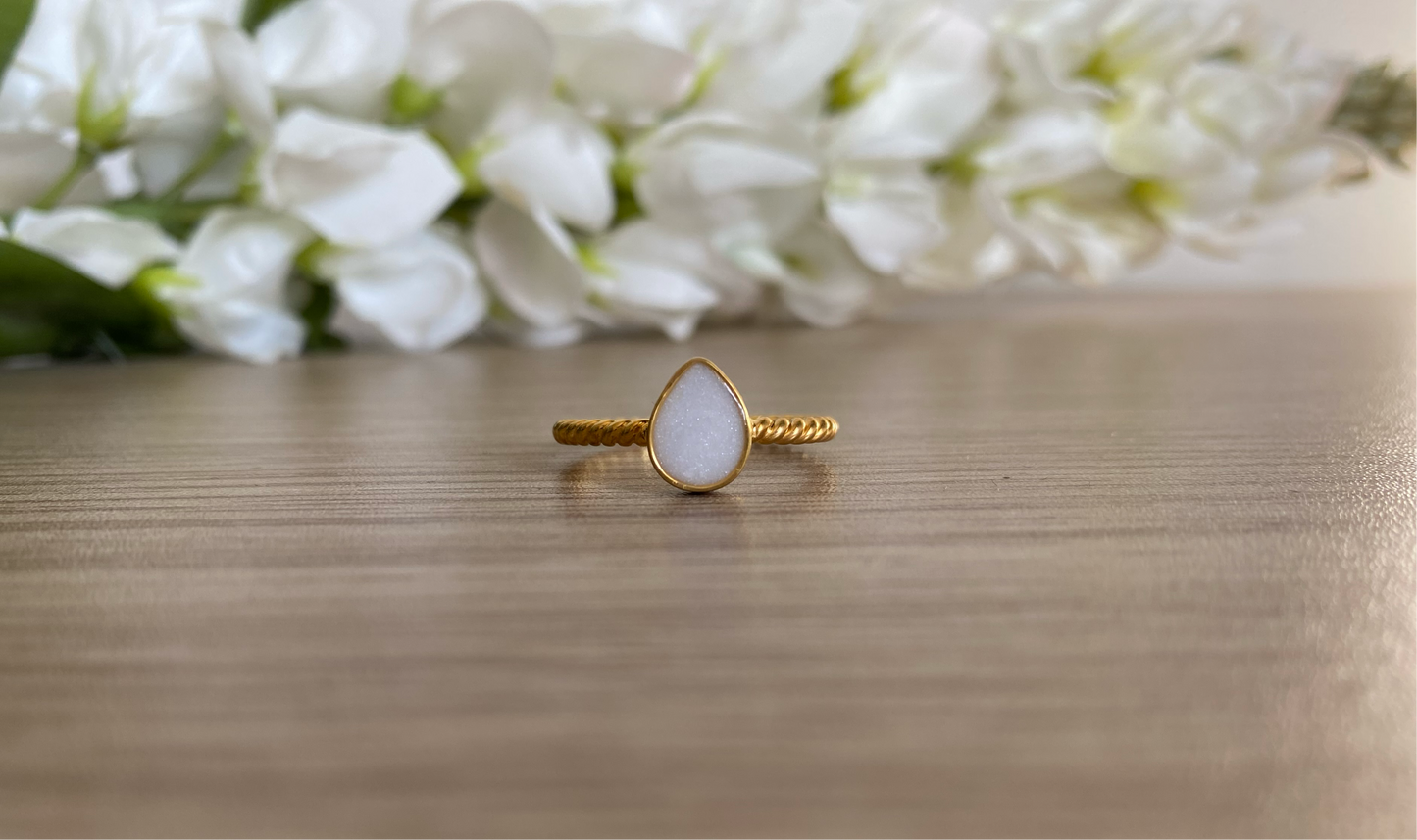 Twisted Pear Keepsake Ring