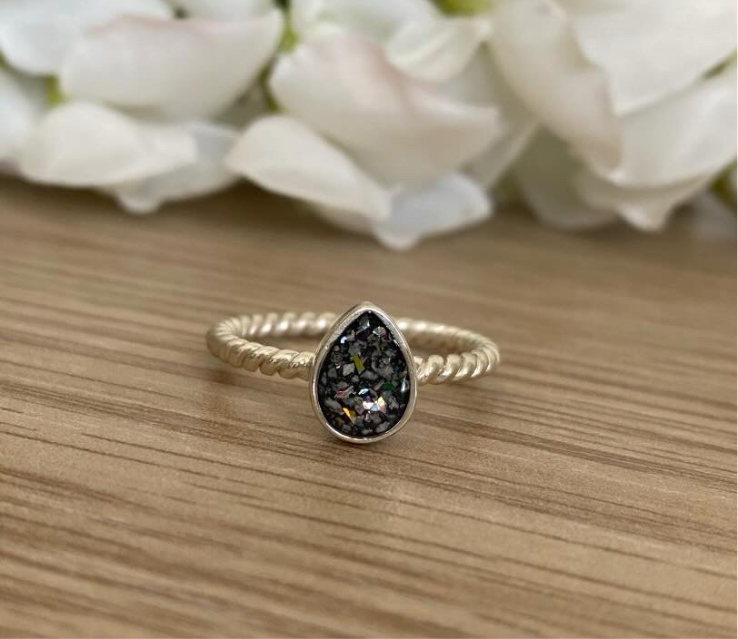 Twisted Pear Keepsake Ring